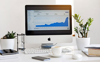 关于91大事件的幕后传闻，哪些可信？：这场戏的构图很狠：谁被挤出去谁就输了，你不一定喜欢，但一定会记住